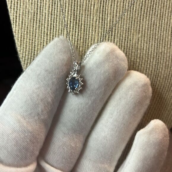 PREMIUM KANCHANABURI BLUE SAPPHIRE, WHITE ZIRCON SUNBURST NECKLACE in PLATINUM - Picture 5 of 11